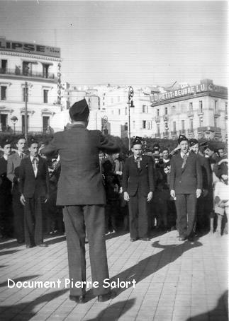 La "Taupe" en goguette : chorale et défilé, en 1941