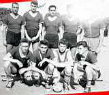 Équipe de handball à 7 - Juniors du lycée Bugeaud - 1955-56 à Oran ....2 photos