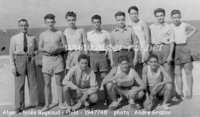 photo d'un cours de gymnastique de la classe de philo 1947-48 au stade militaire d'El Kettani.